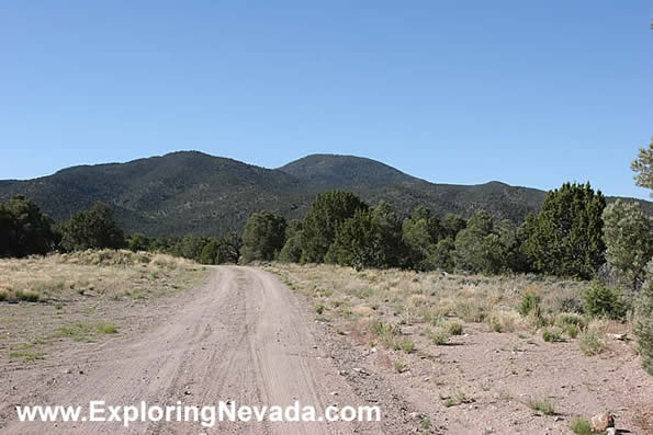 Approaching the Wilson Creek Range